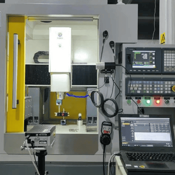 Máy tiện gỗ 4 trục Cnc